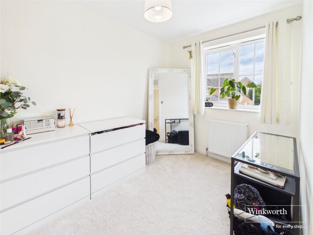 Harebell Drive, Thatcham, Berkshire, RG18 photo 4