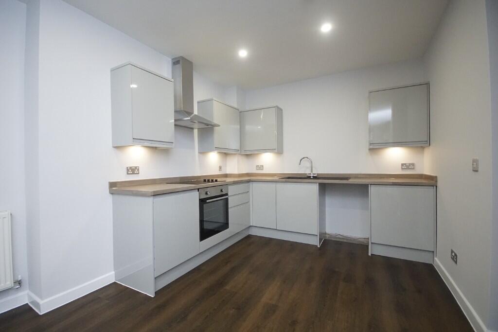 Main image of property: Burch House, Park Terr, Glossop, SK13 8HU **L@@K LANDLORDS**
