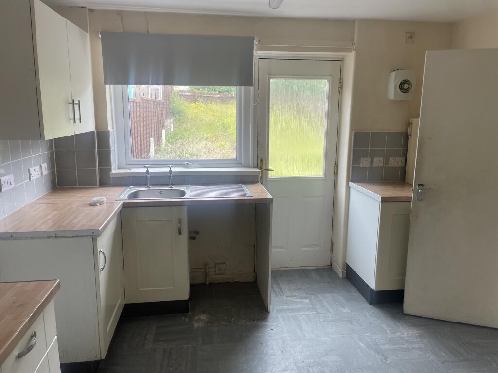 25 Manor Road, Dawley, Telford, Shropshire TF4 3EA photo 4