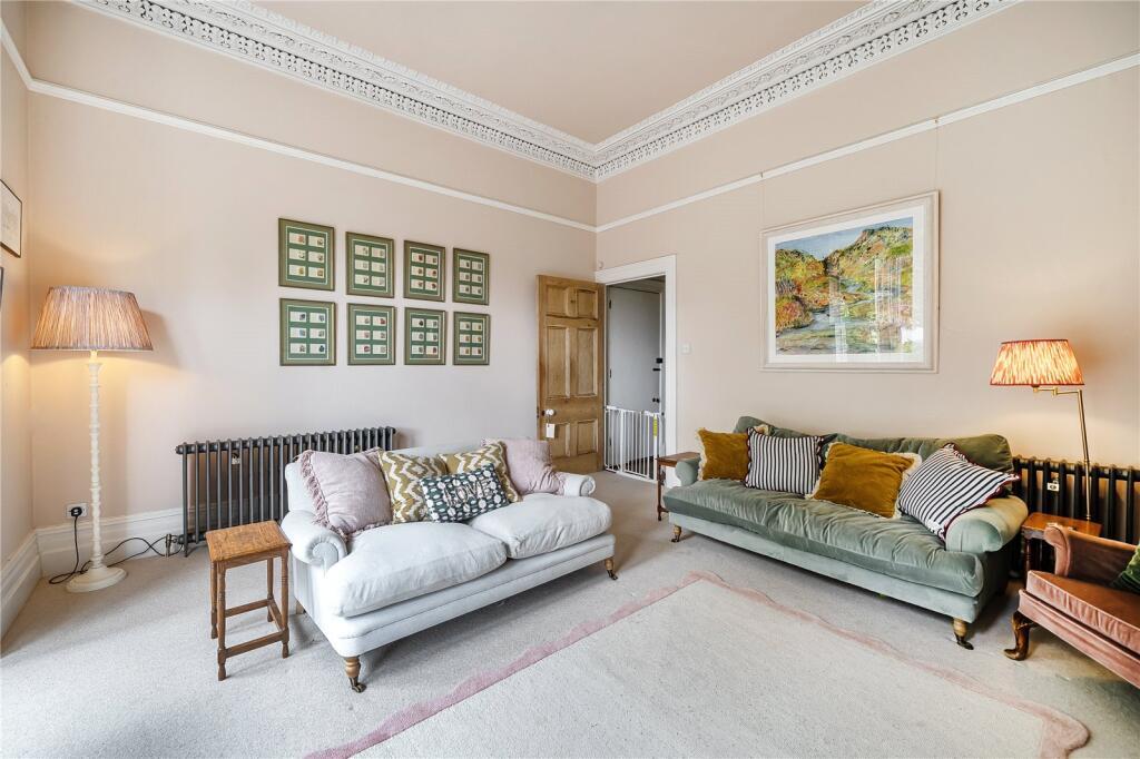 Apartment in Gloucester - View 3