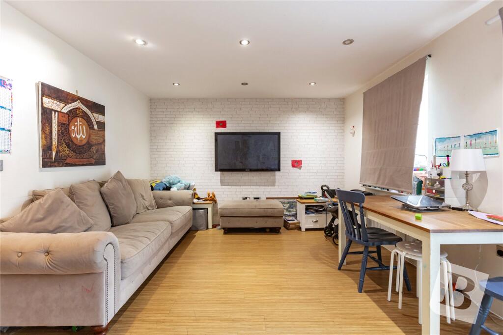 Mellowes Road, Hornchurch, RM11 photo 4