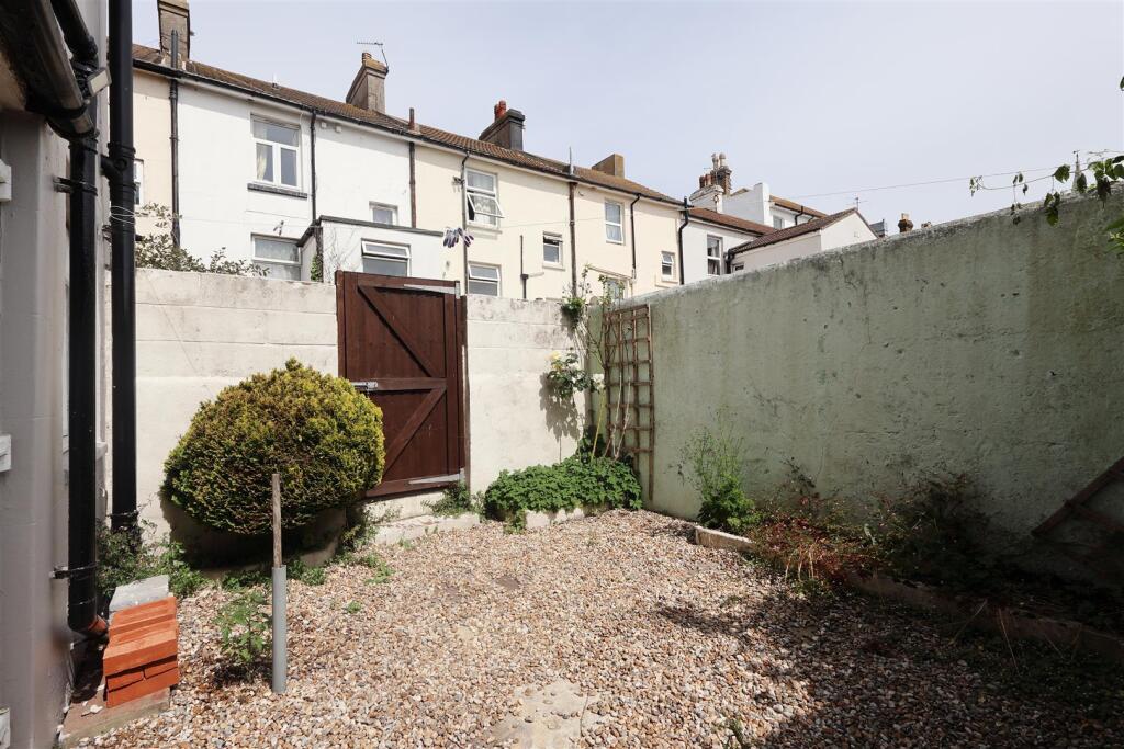 Apartment in Eastbourne, Seaside, Roselands - View 2