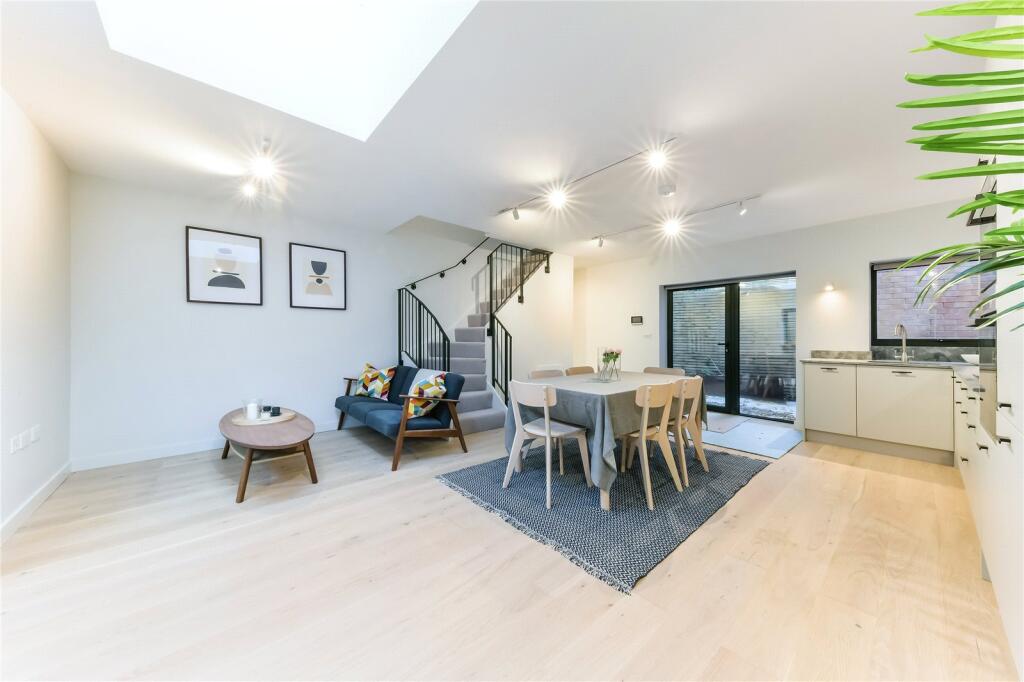 House in London - View 5