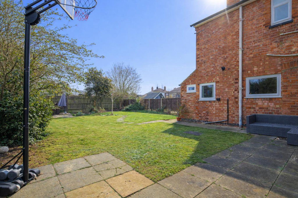 House in Kettering, Brambleside - View 3