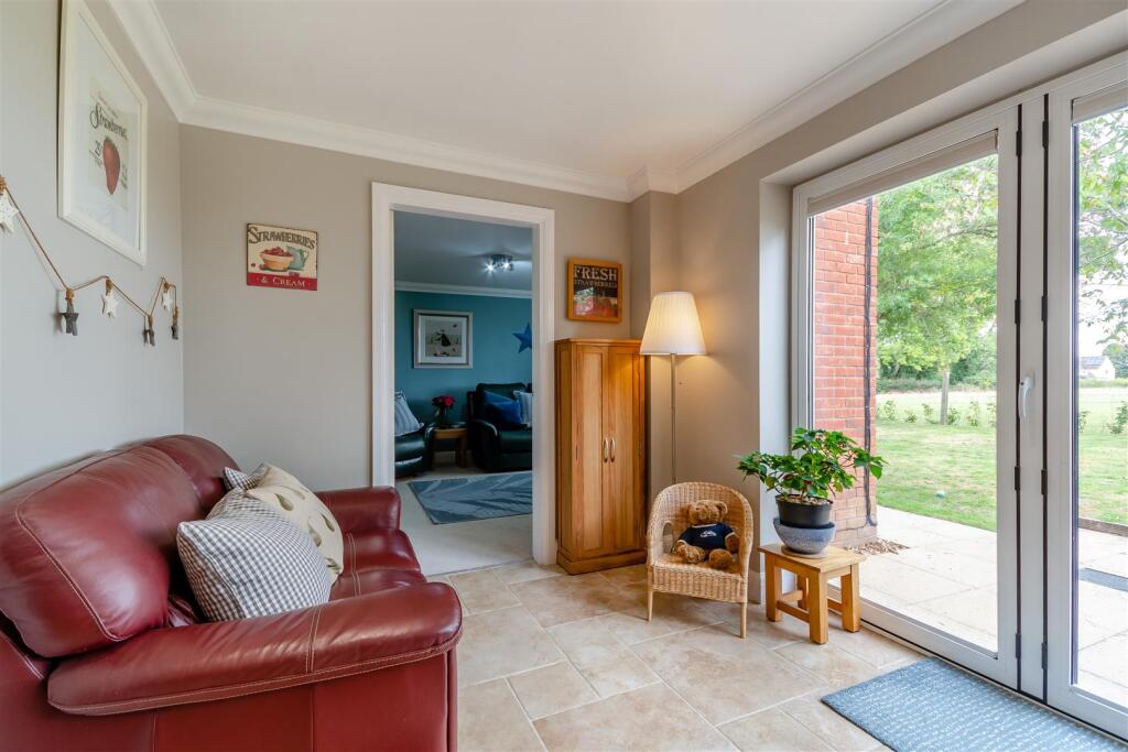 House in Forest of Dean, Hartpury - More