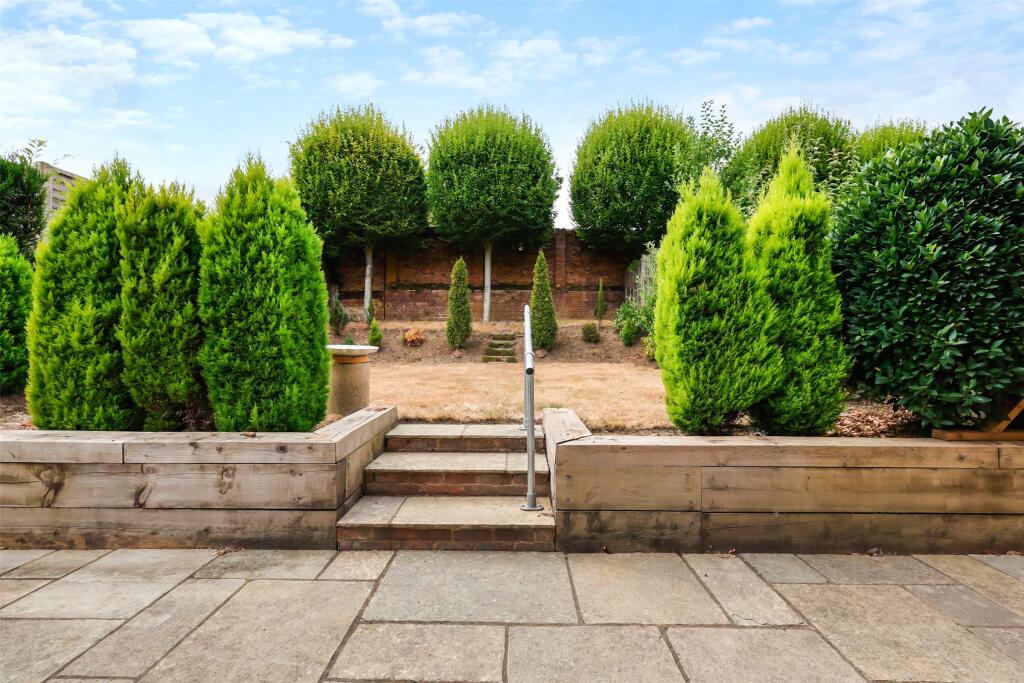 House in Tandridge, Bletchingley - View 4
