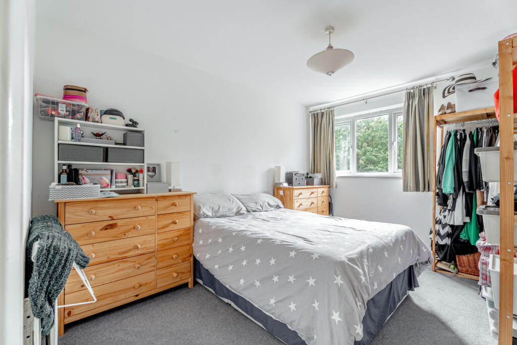 Apartment in St Albans, Harpenden - More