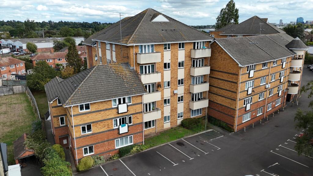 Main image of property: Oxford Road, Reading, RG30