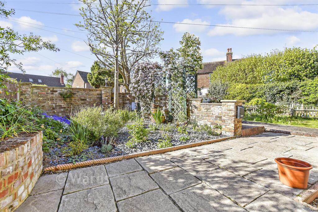 2-bed terraced on West End, Marden, Kent, £198,500