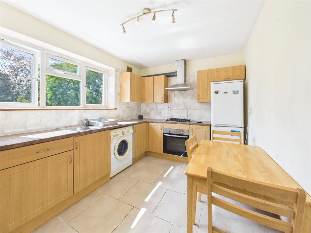 Apartment in London, Spring Grove - View 2