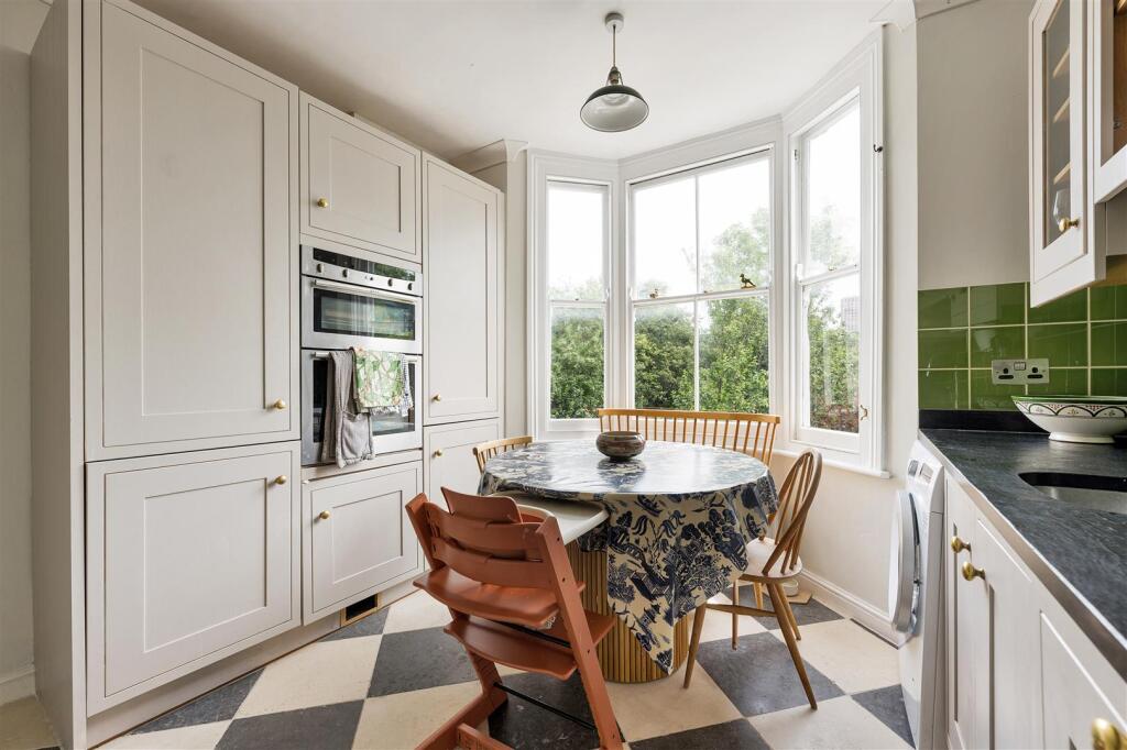 Apartment in London - View 3