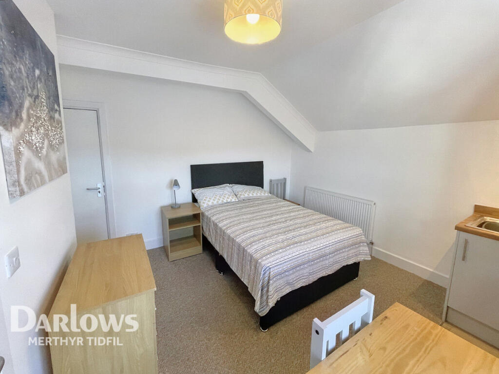 House in Tredegar, Rhymney - View 5