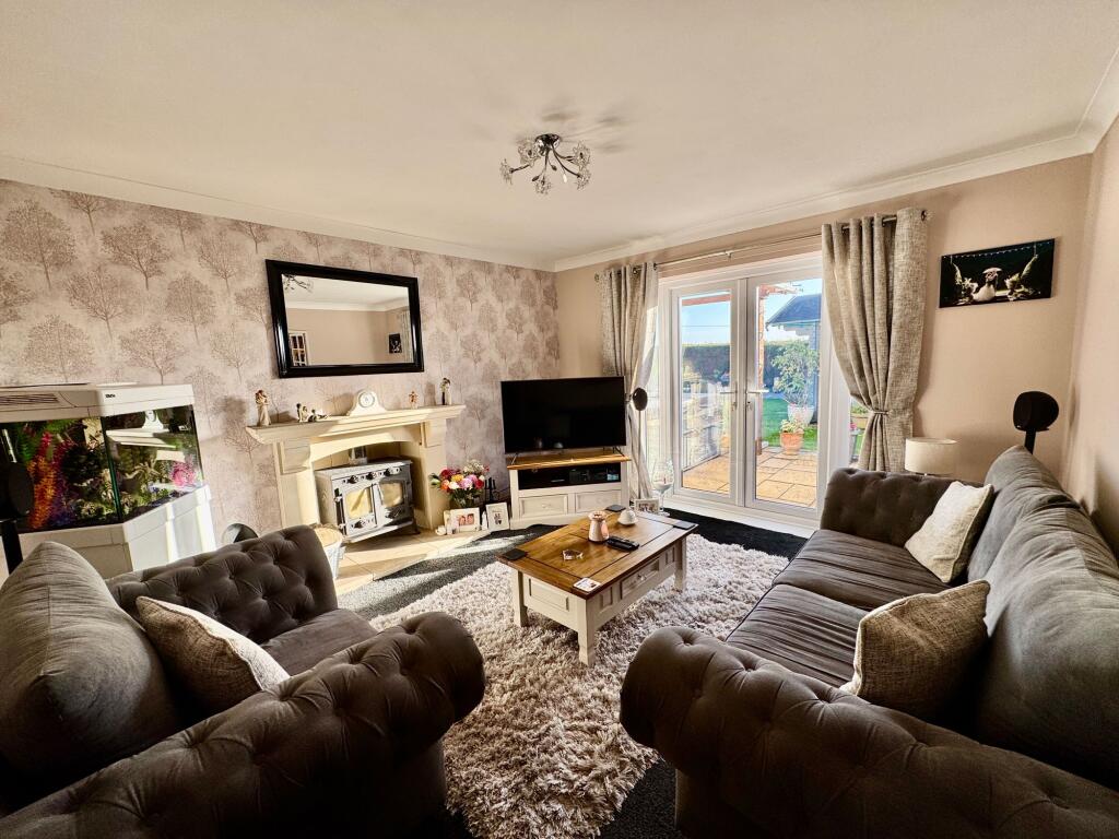 Ayscough Avenue, Stallingborough, DN41 photo 4