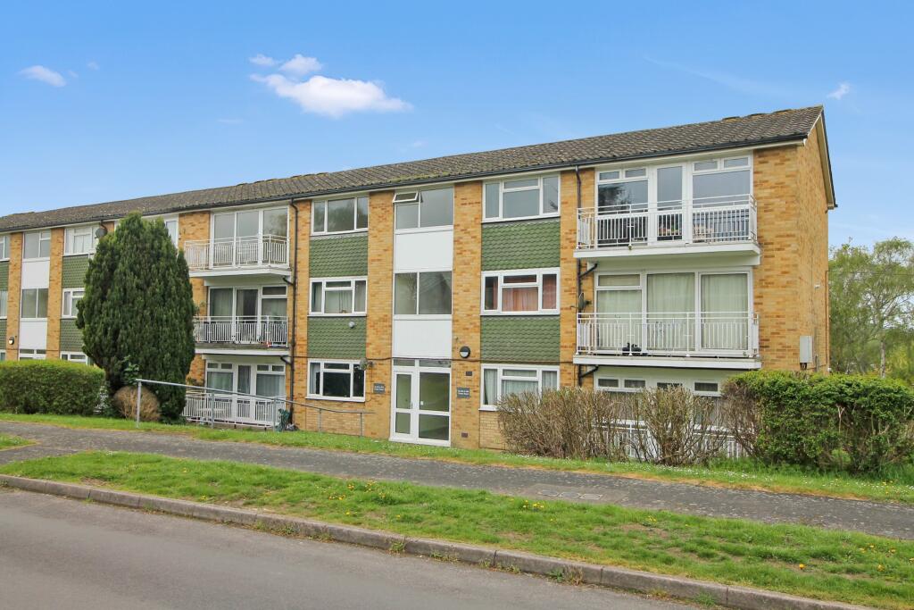 2-bed flat on Kings Worthy, Winchester, £165,000