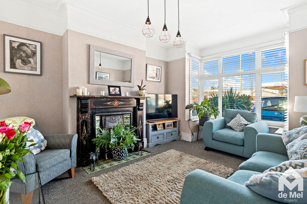 House in Cheltenham, Lynworth, Cleevemount - More