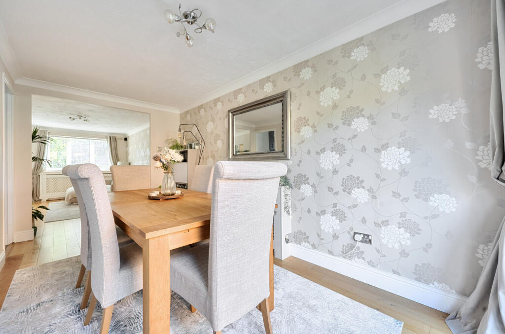 House in Binfield, Temple Park - View 4