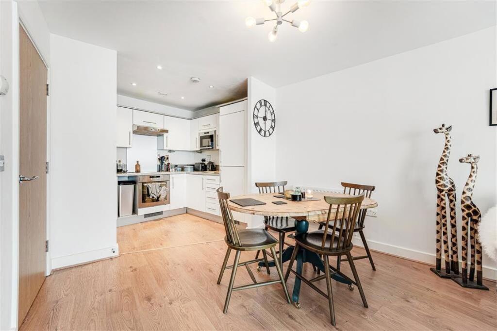 Apartment in London - View 5