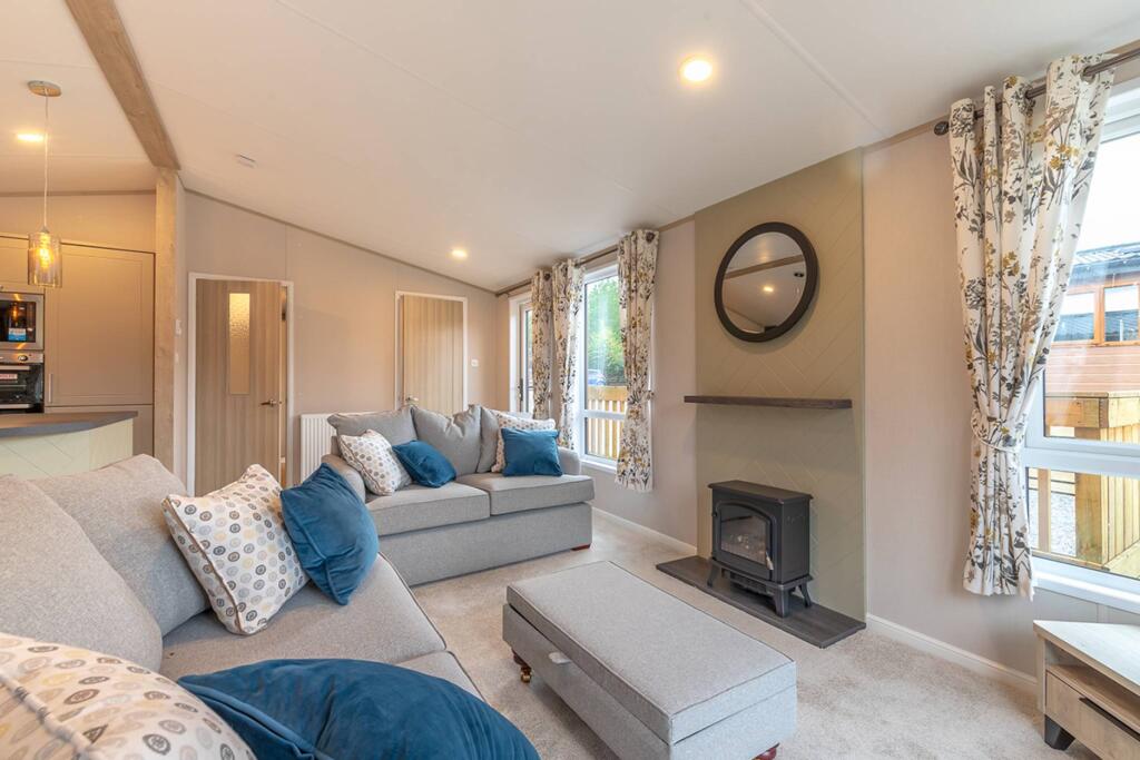 Lodge 21 Loch Ness Highland Retreat, Fort Augustus, PH32 4DS photo 3