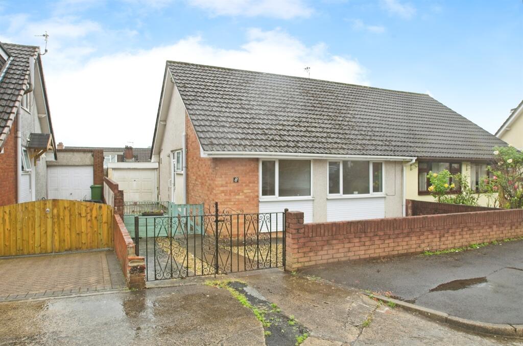 3-bed semi-detached on Lindsay Close, Pencoed, Bridgend, £210,000