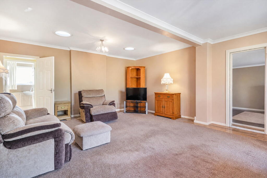House in Warwick, Whitnash - View 5