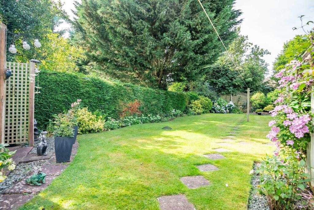 House in St Albans, Redbourn - View 3