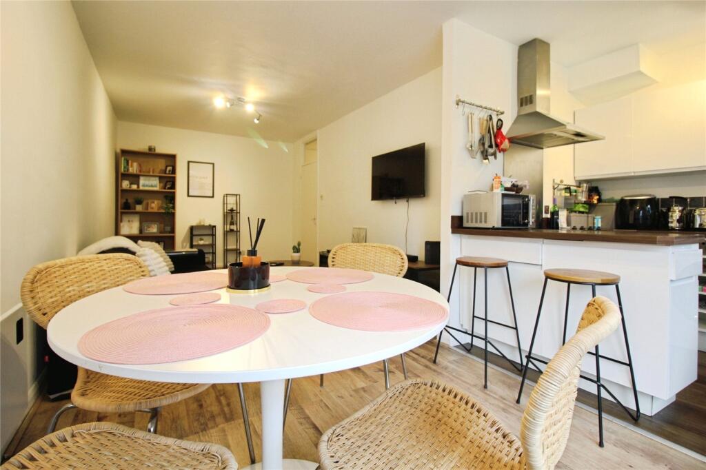 Apartment in Reading - View 3