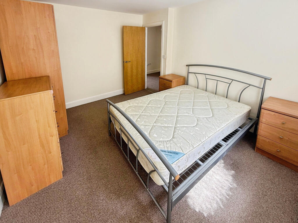 Apartment in Plymouth - More