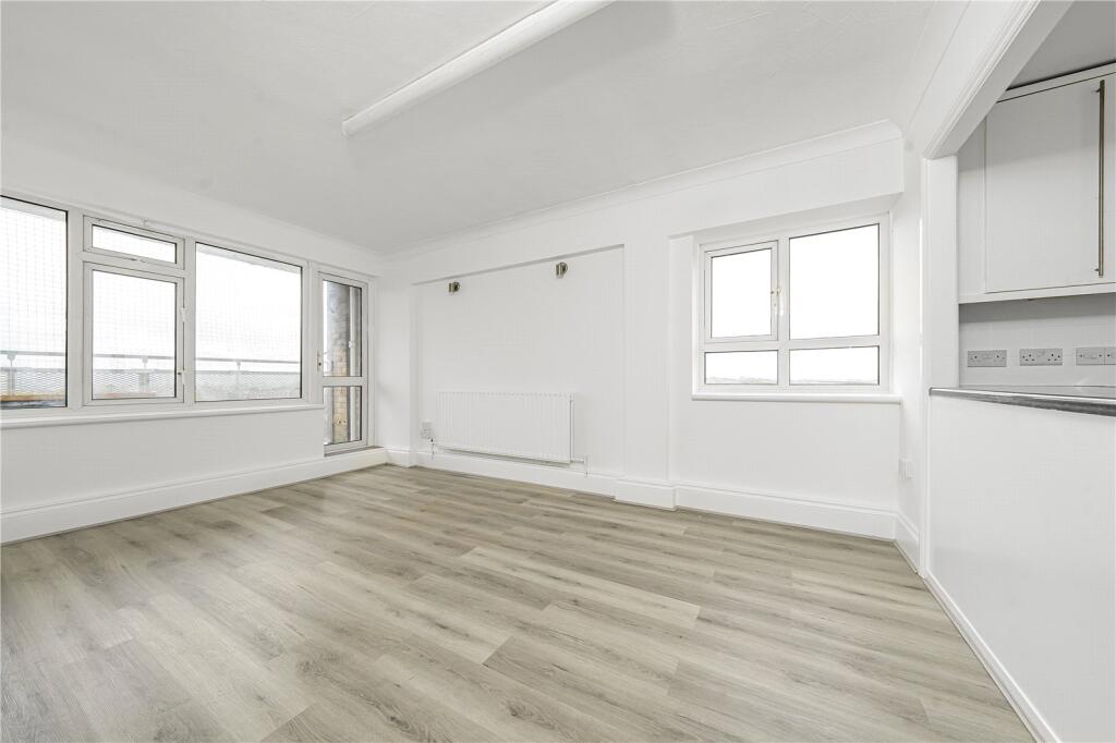 Oatlands Court, Southfields, London, SW19 photo 4