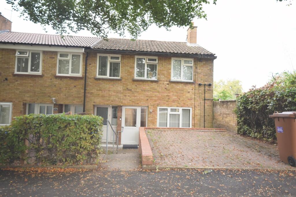 Main image of property: Bishops Rise, Hatfield, AL10