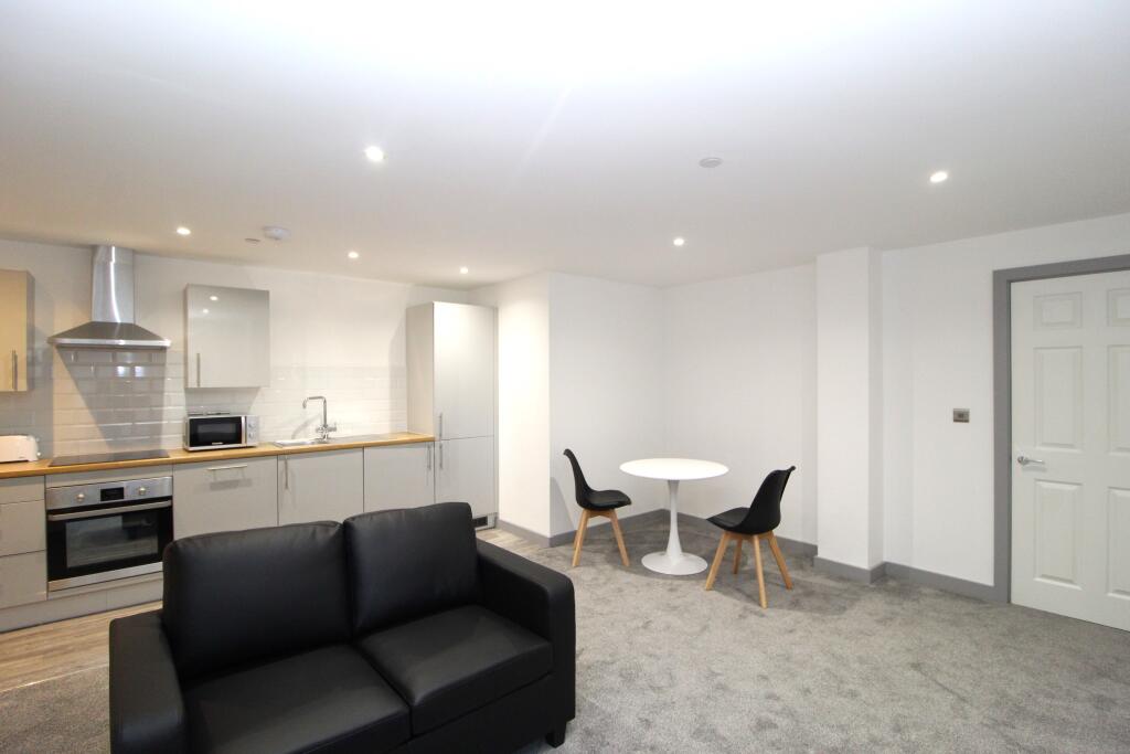 Apartment in Hull - View 4
