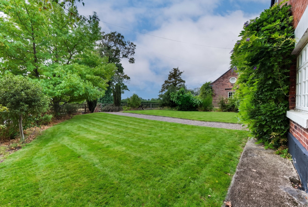 House in Crewe, Smallwood - View 5