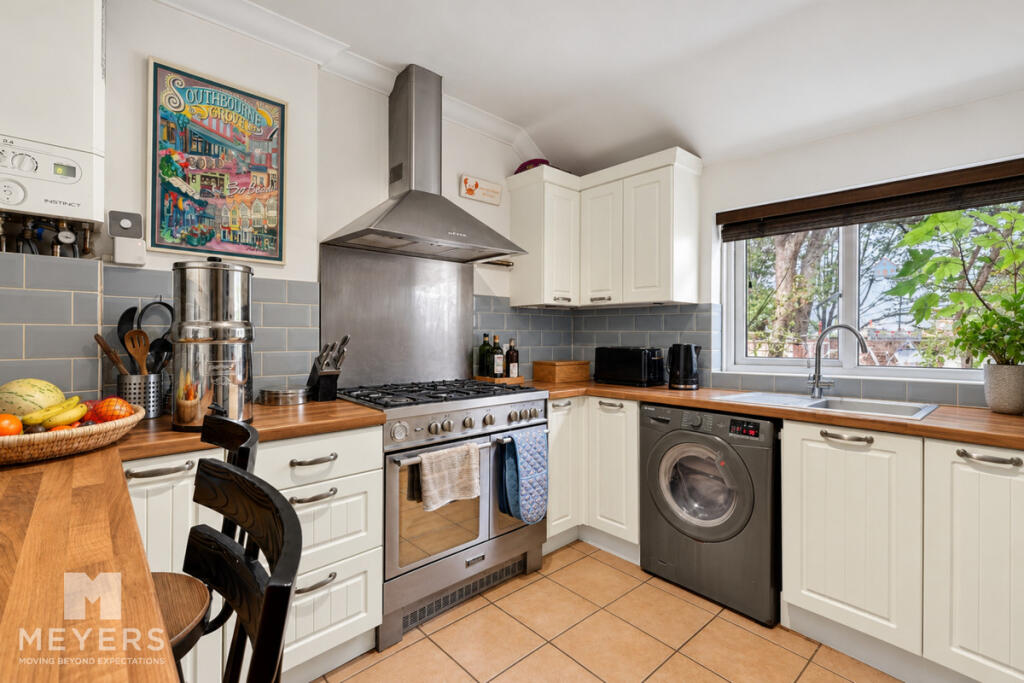Leaphill Road, Bournemouth, BH7 6 photo 4