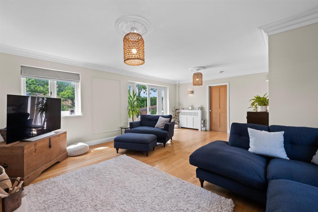 House in Rushcliffe, Top Green, Sibthorpe - More