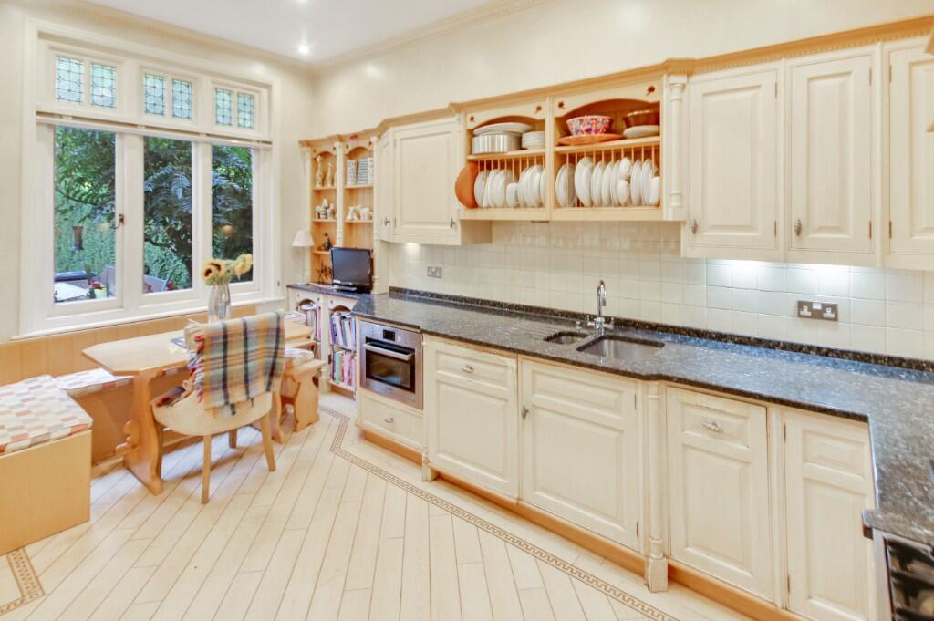 Swissland Hill, East Grinstead, West Sussex, RH19 photo 4