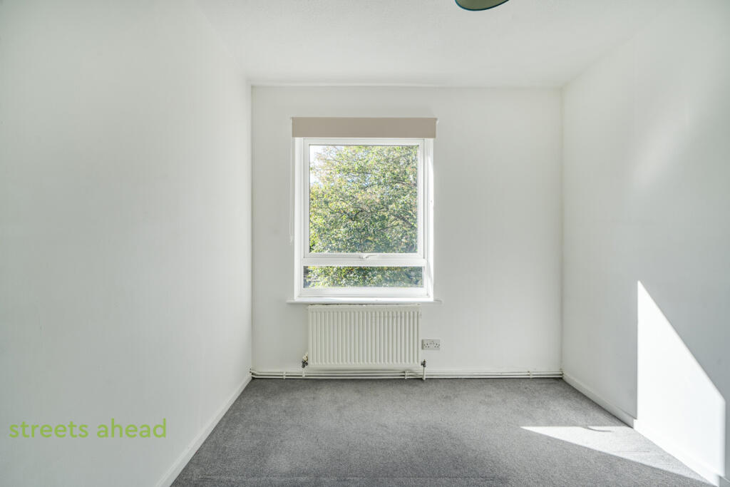 Apartment in Croydon - More