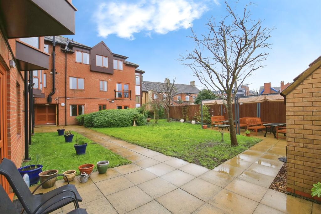 2-bed house on Crawthorne Road, Peterborough, £75,000