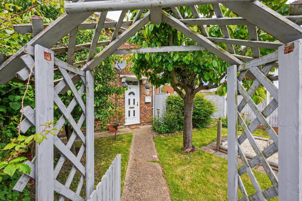 Sheerstone, Iwade, Sittingbourne, ME9 8RL photo 2