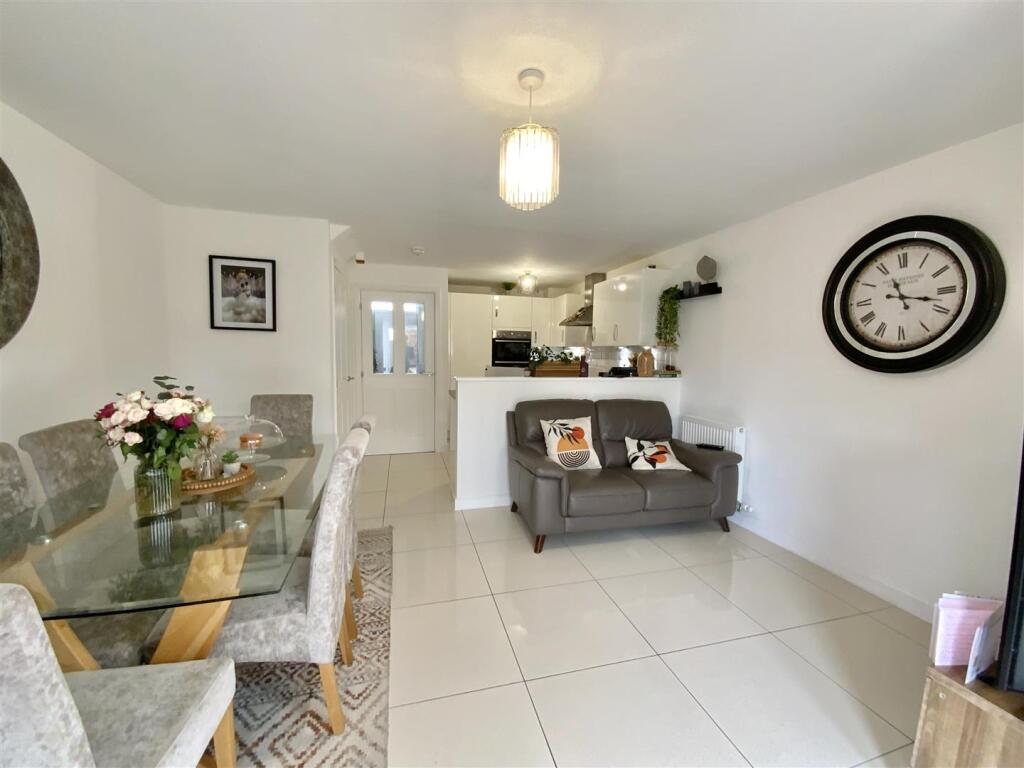 Cicero Crescent, Fairfields, Milton Keynes photo 4