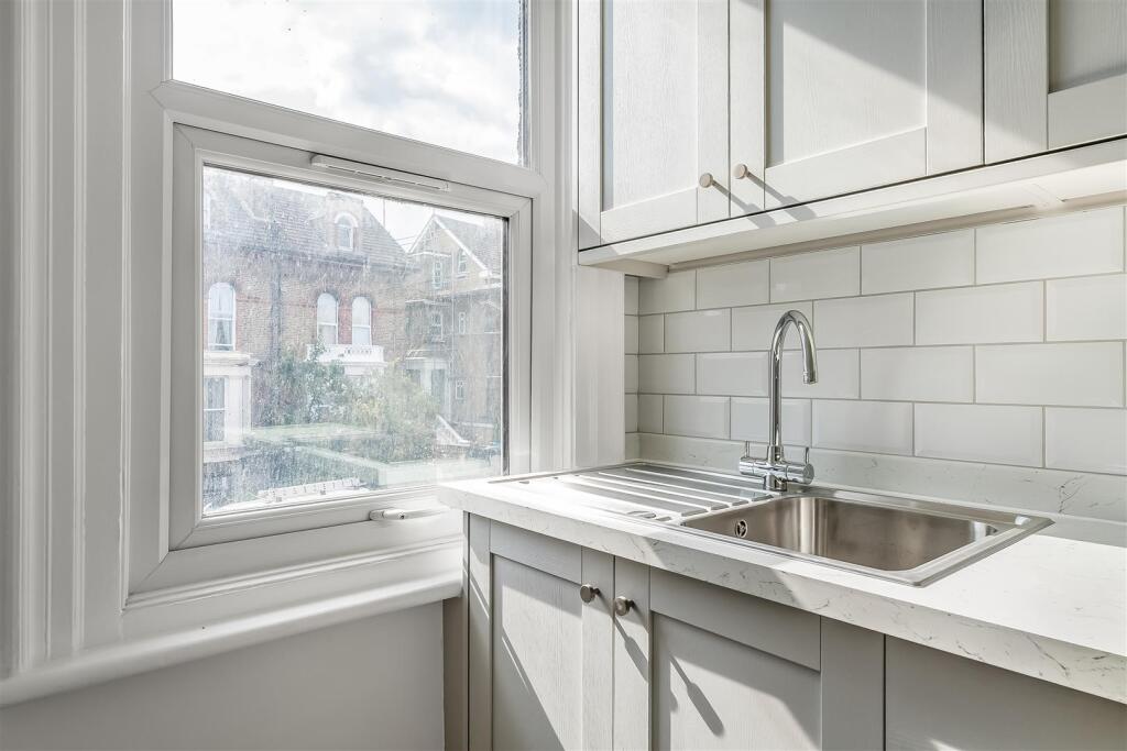 Apartment in London - More