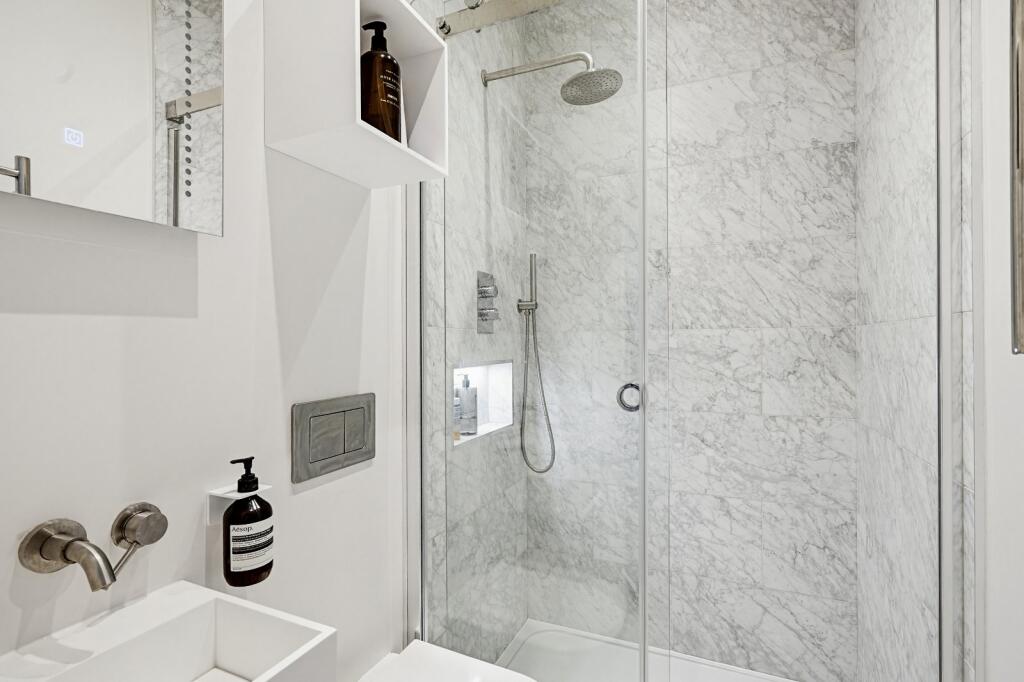 Apartment in London - View 3