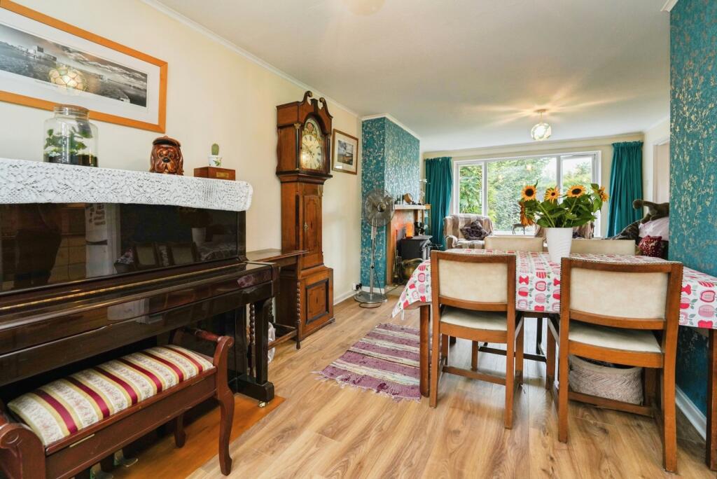 Castlefields Avenue, Charlton Kings, Cheltenham, Gloucestershire, GL52 - View 5