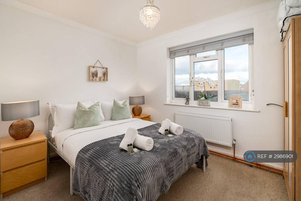 Apartment in Hemel Hempstead - View 3