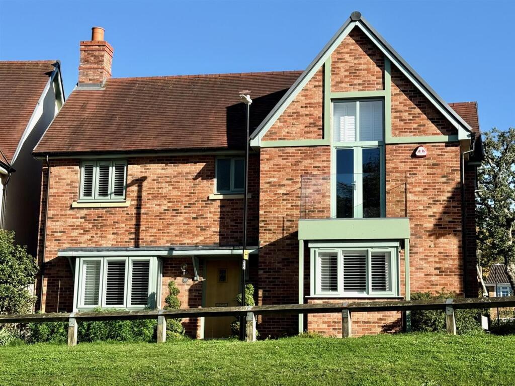 4-bed detached on Watlington Gardens, Great Warley, Brentwood, £895,000