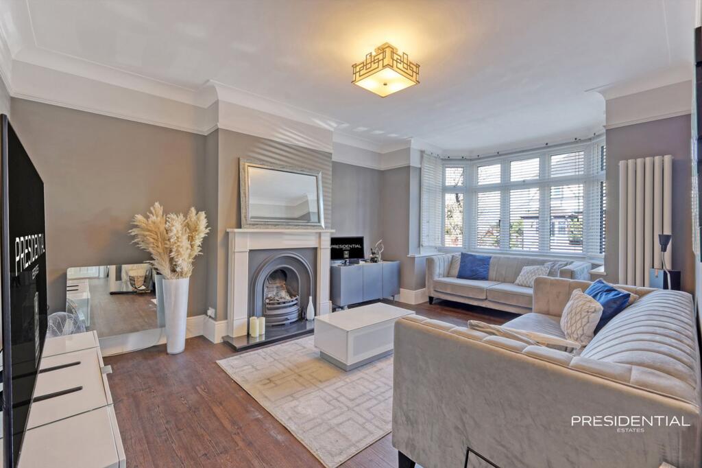 House in London, Hale End - View 3