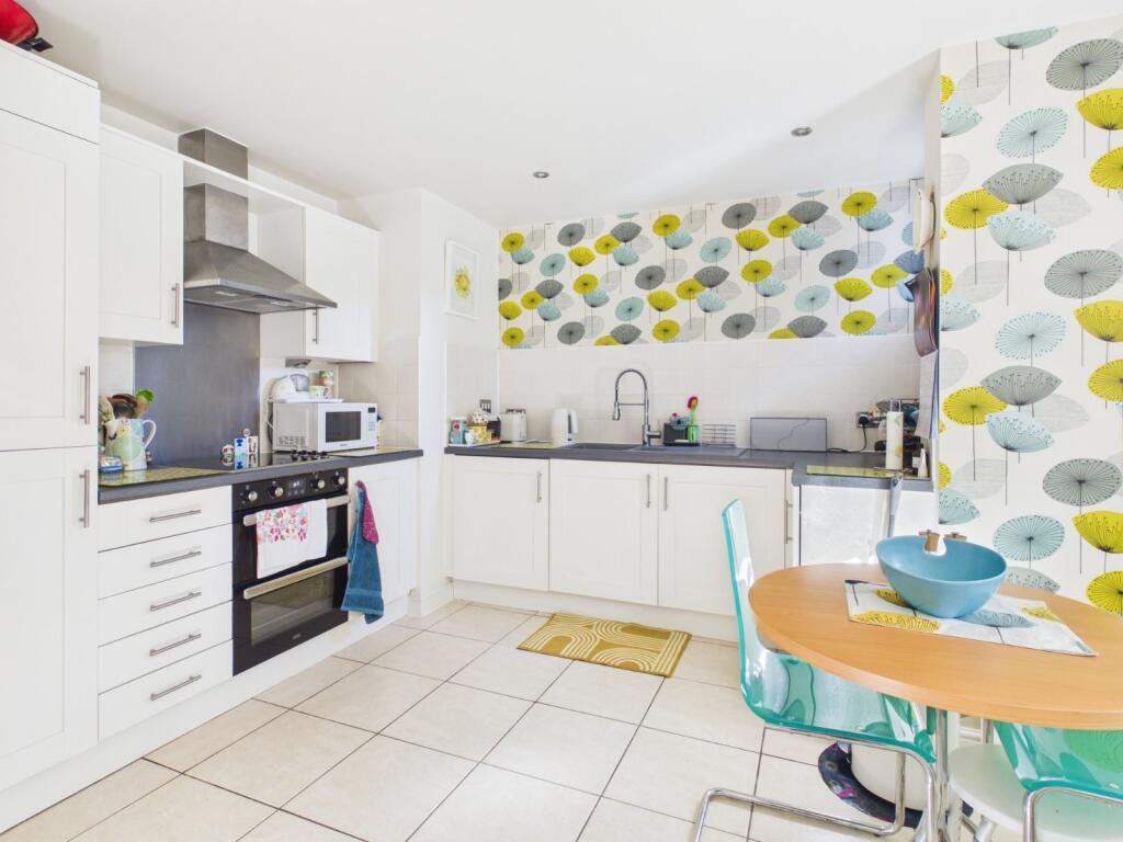 Stretton Close, Penn, Buckinghamshire, HP10 photo 3