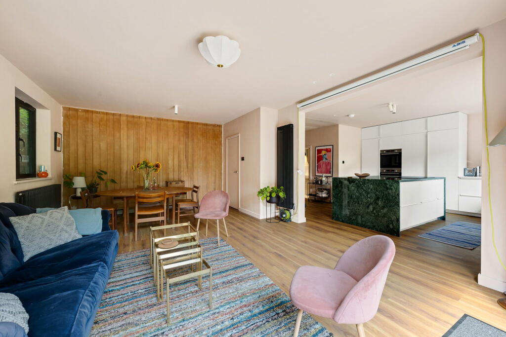 House in London, Blackbrook, Southborough - More