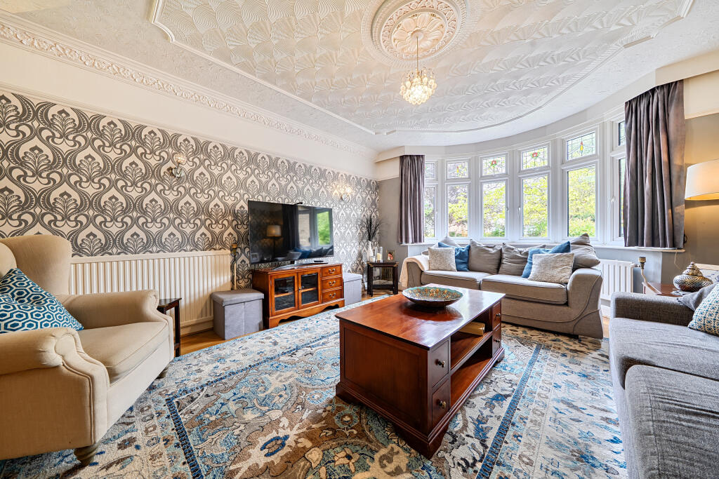 House in Huntingdonshire, Yaxley - More