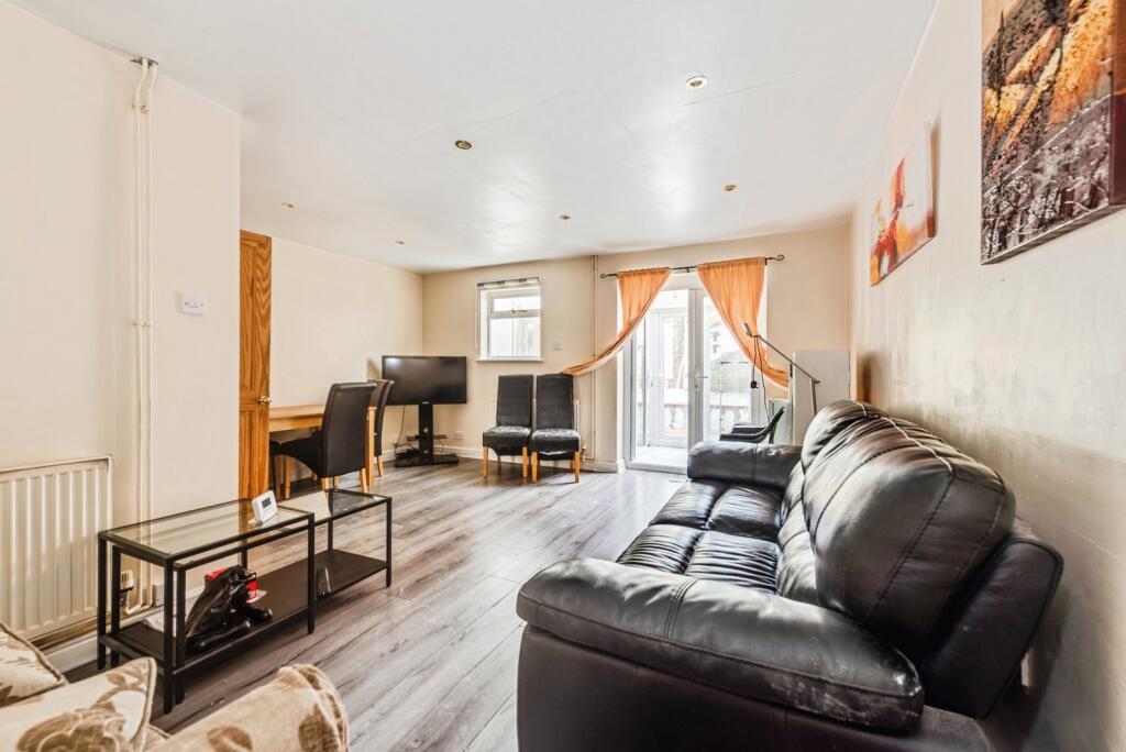 House in Swindon, West Swindon - More