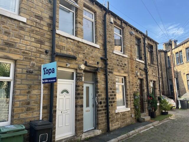 1-bed terraced on Balmfords Yard West, Huddersfield, HD3, £30,000
