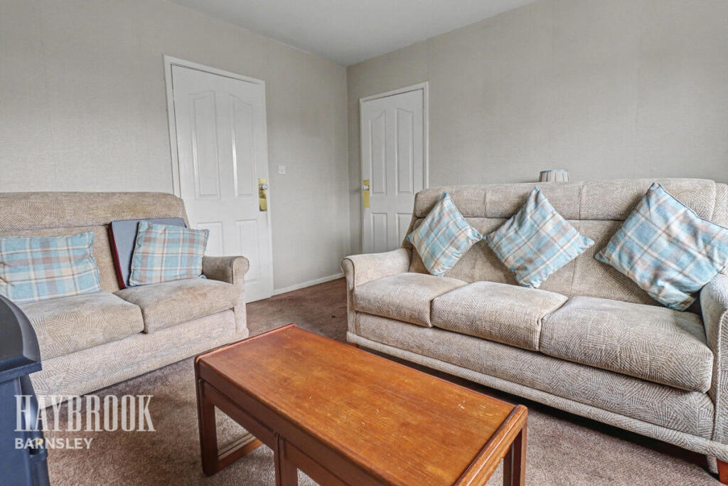 Lynton Place, Darton photo 4
